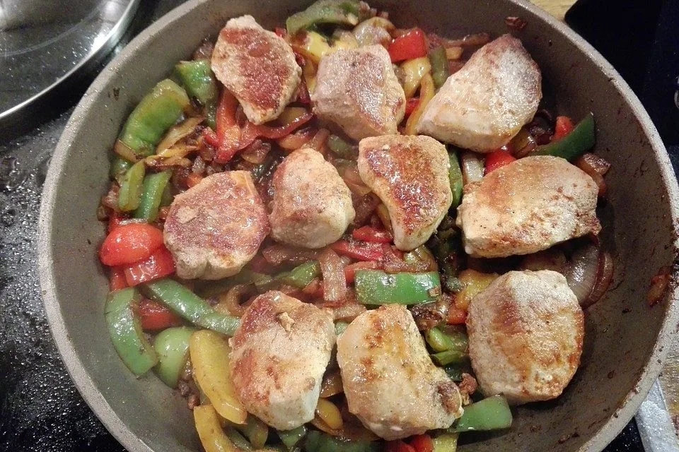 Schweinemedaillons auf Paprikagemüse